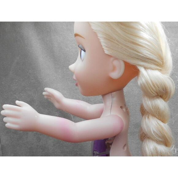 Disney Frozen 2 "Into The Unknown" Elsa Doll Talks/Sings Works Jakks Pacific - Picture 12 of 12